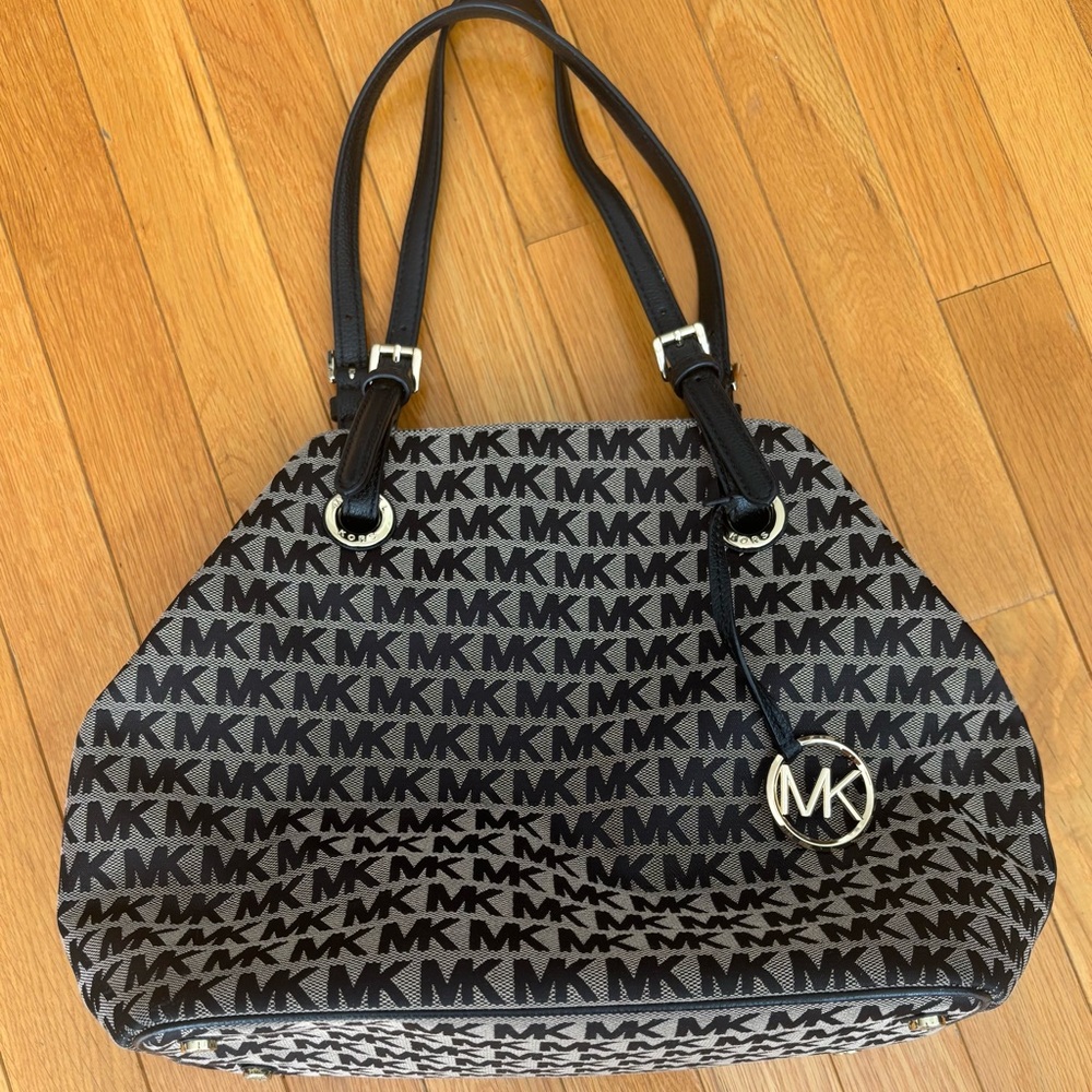 Michael Kors Jet Set Grab Bag Shoulder Tote
